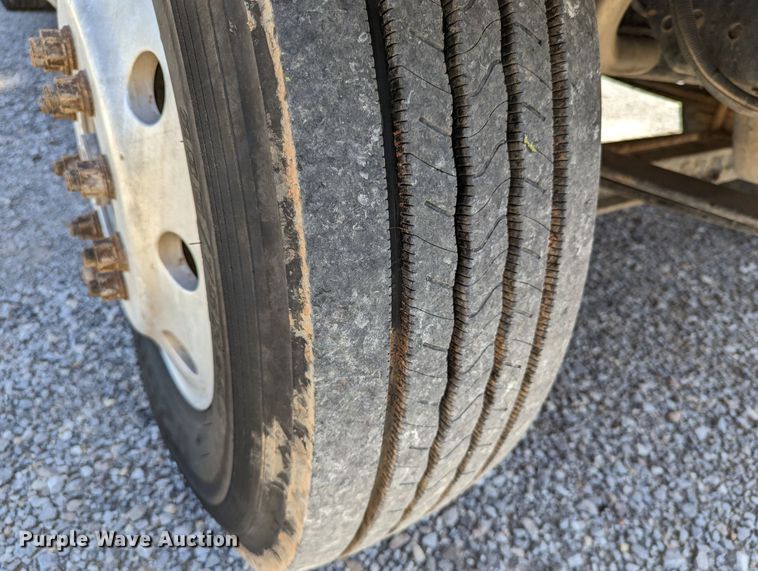 image for item DR6943 2001 Freightliner FLD 120  dump truck