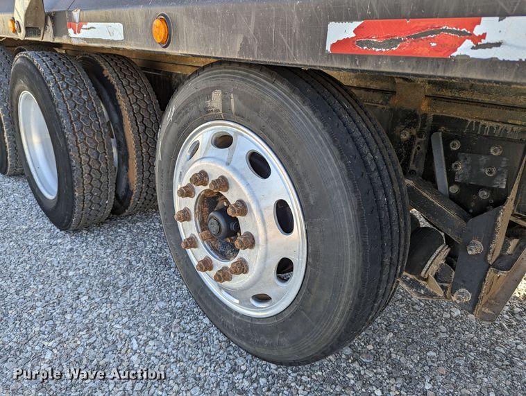 image for item DR6943 2001 Freightliner FLD 120  dump truck