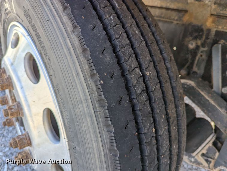 image for item DR6943 2001 Freightliner FLD 120  dump truck