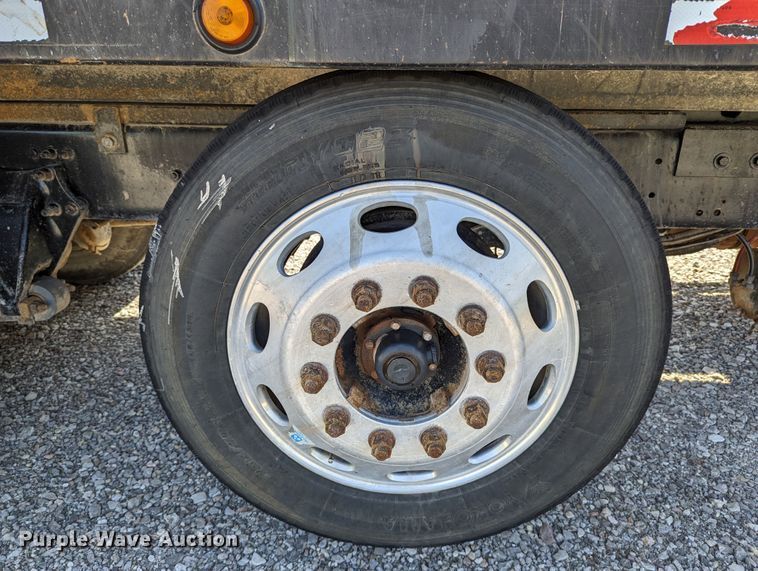 image for item DR6943 2001 Freightliner FLD 120  dump truck