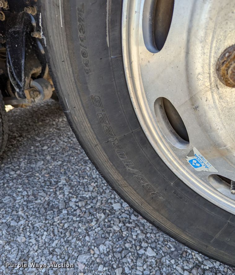 image for item DR6943 2001 Freightliner FLD 120  dump truck