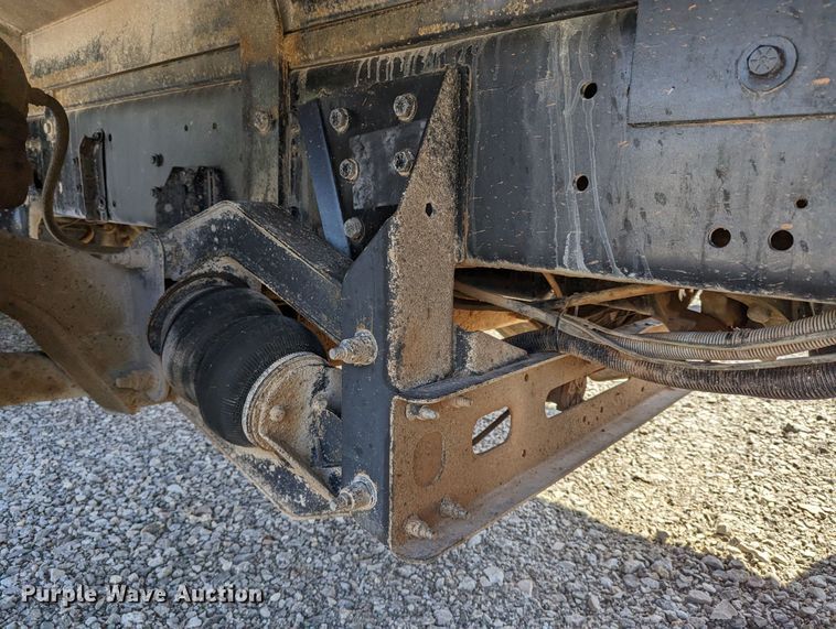 image for item DR6943 2001 Freightliner FLD 120  dump truck