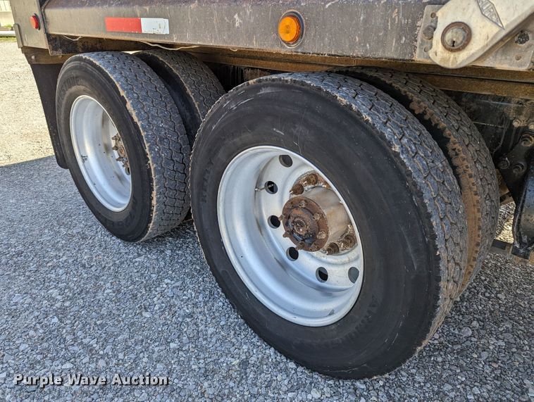 image for item DR6943 2001 Freightliner FLD 120  dump truck