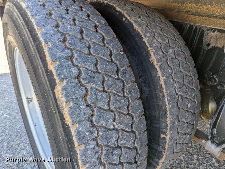 image for item DR6943 2001 Freightliner FLD 120  dump truck