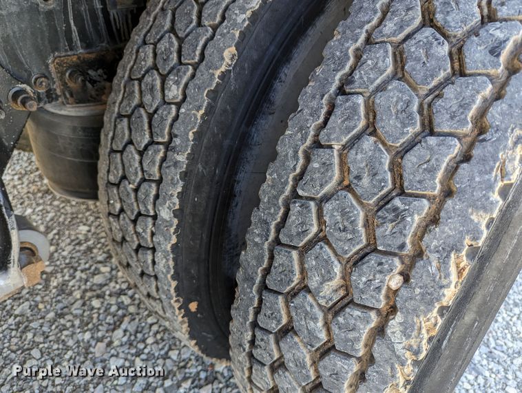 image for item DR6943 2001 Freightliner FLD 120  dump truck