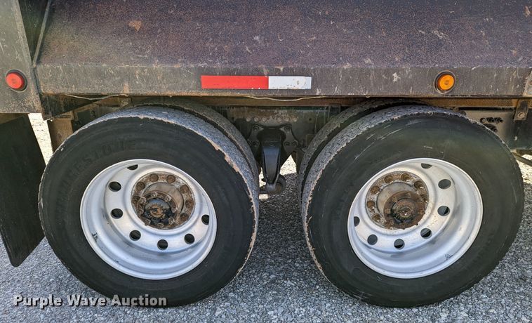 image for item DR6943 2001 Freightliner FLD 120  dump truck