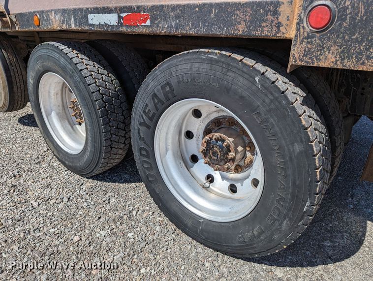 image for item DR6943 2001 Freightliner FLD 120  dump truck