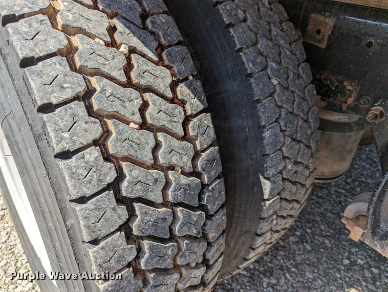 image for item DR6943 2001 Freightliner FLD 120  dump truck