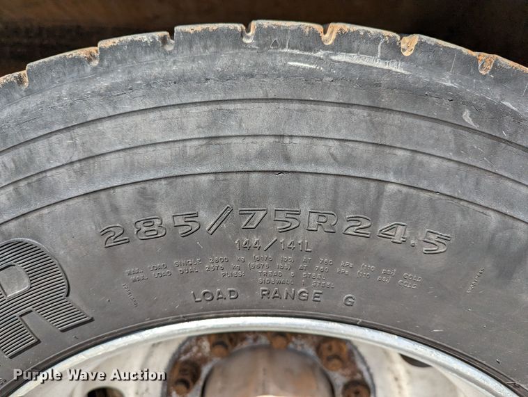 image for item DR6943 2001 Freightliner FLD 120  dump truck