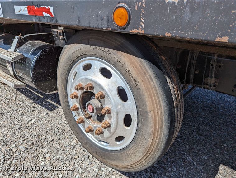 image for item DR6943 2001 Freightliner FLD 120  dump truck