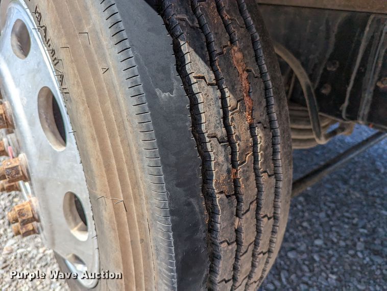 image for item DR6943 2001 Freightliner FLD 120  dump truck