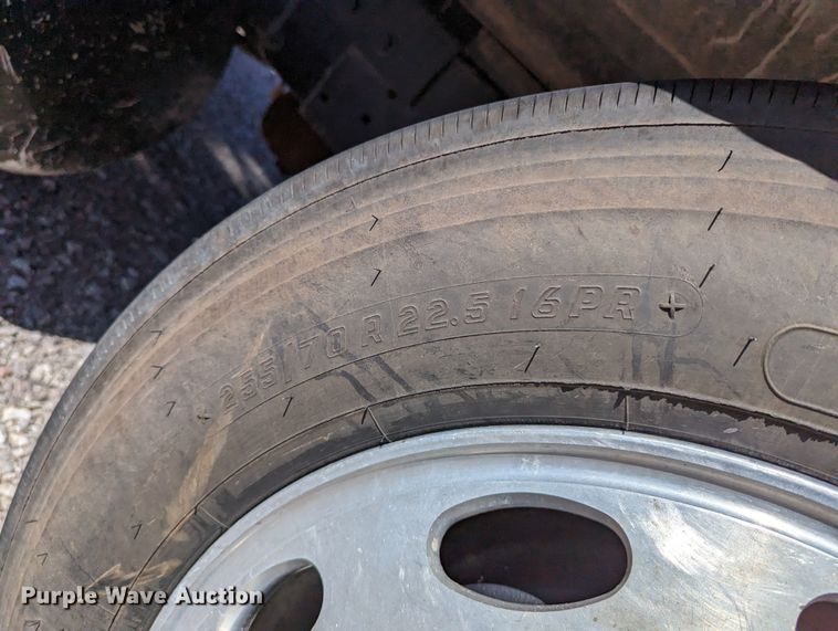 image for item DR6943 2001 Freightliner FLD 120  dump truck