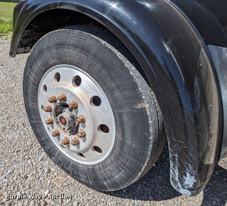 image for item DR6943 2001 Freightliner FLD 120  dump truck