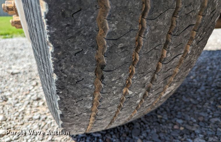 image for item DR6943 2001 Freightliner FLD 120  dump truck