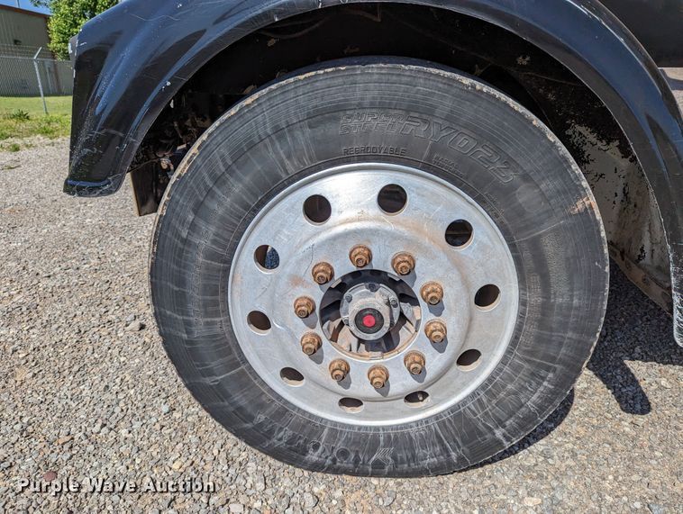 image for item DR6943 2001 Freightliner FLD 120  dump truck