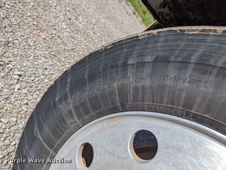 image for item DR6943 2001 Freightliner FLD 120  dump truck