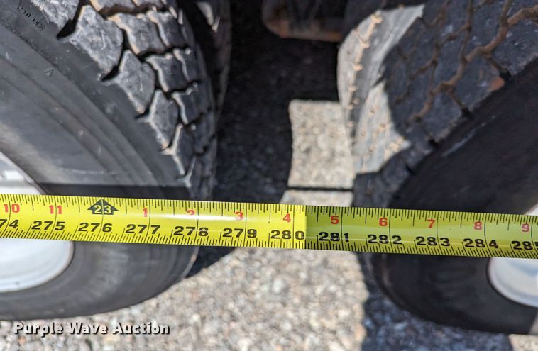 image for item DR6943 2001 Freightliner FLD 120  dump truck