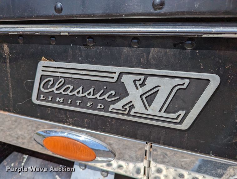 image for item DR6943 2001 Freightliner FLD 120  dump truck