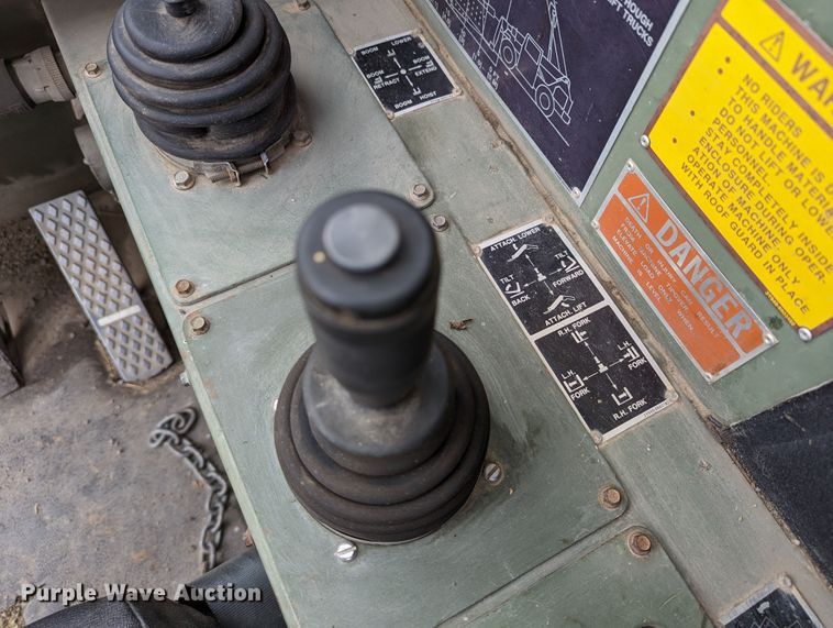 image for item DR6948 1991 SkyTrak 6000M  telehandler