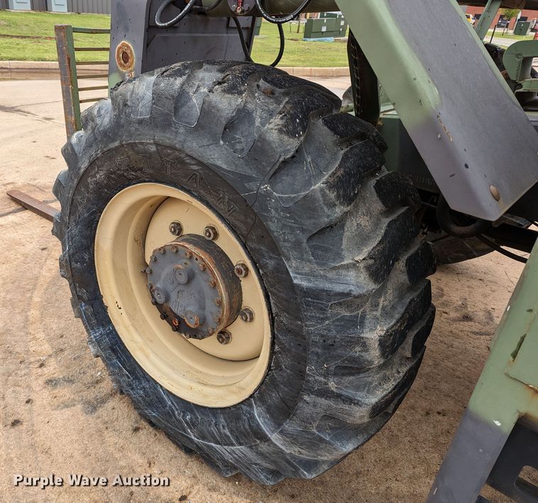 image for item DR6948 1991 SkyTrak 6000M  telehandler