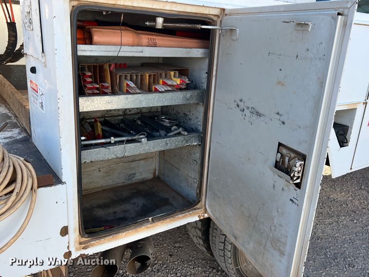 image for item DS2868 2014 Ford F550 Super Duty  SuperCab bucket truck