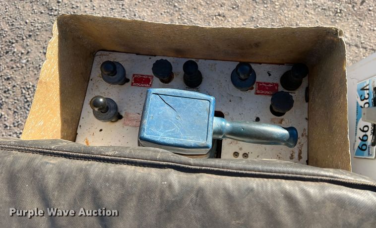 image for item DS2868 2014 Ford F550 Super Duty  SuperCab bucket truck