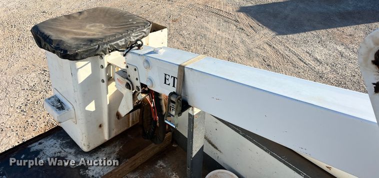 image for item DS2868 2014 Ford F550 Super Duty  SuperCab bucket truck