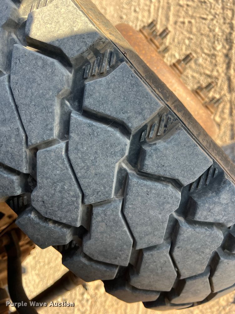 image for item DS2868 2014 Ford F550 Super Duty  SuperCab bucket truck