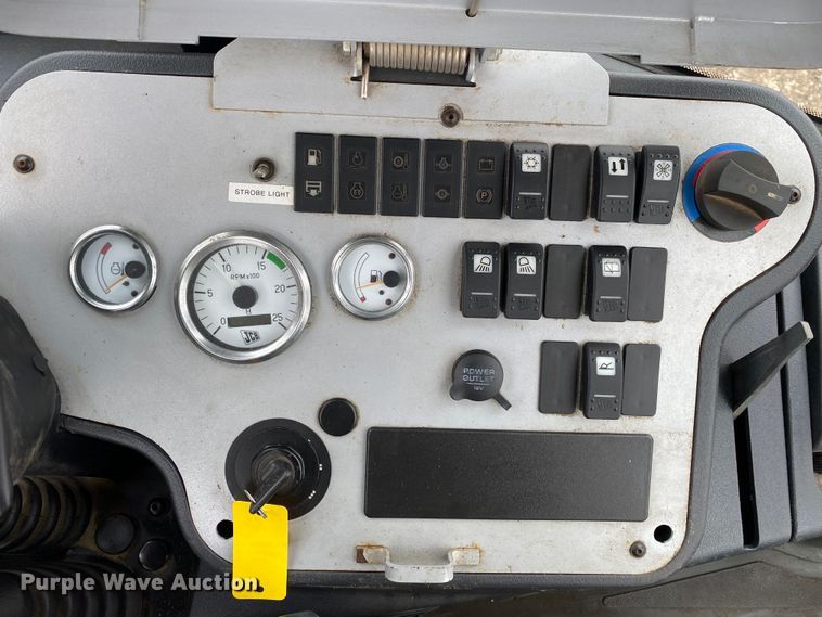 image for item JW9160 2011 JCB 2CX-12-4WS  backhoe