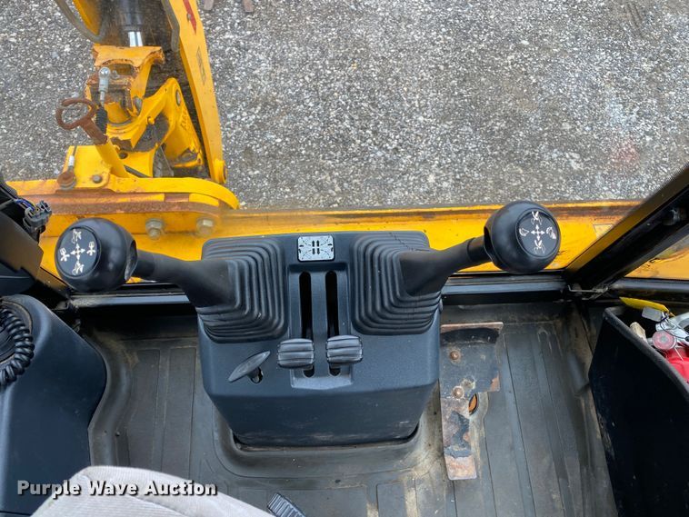 image for item JW9160 2011 JCB 2CX-12-4WS  backhoe