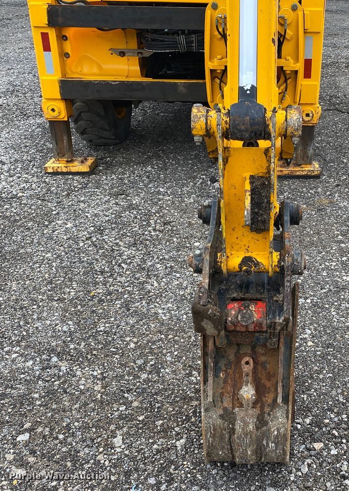 image for item JW9160 2011 JCB 2CX-12-4WS  backhoe