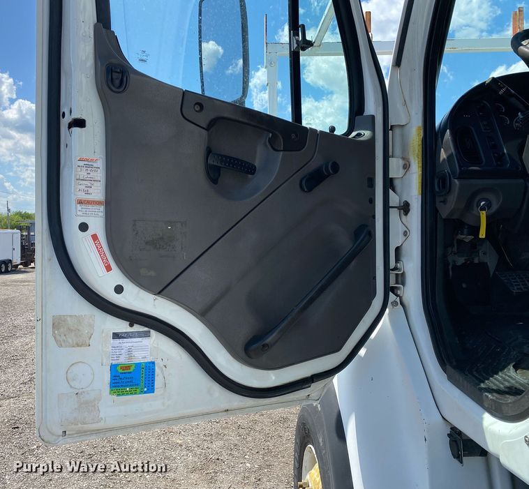 image for item KB9463 2007 Freightliner Business Class M2  Crew Cab crane truck