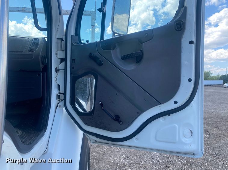 image for item KB9463 2007 Freightliner Business Class M2  Crew Cab crane truck