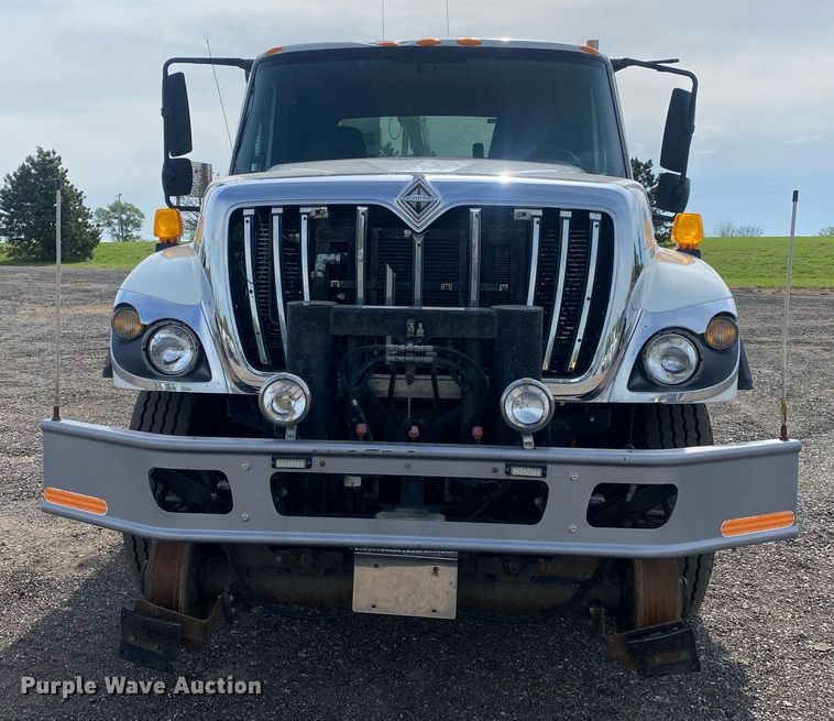 image for item KB9472 2009 International 7500  utility / service truck