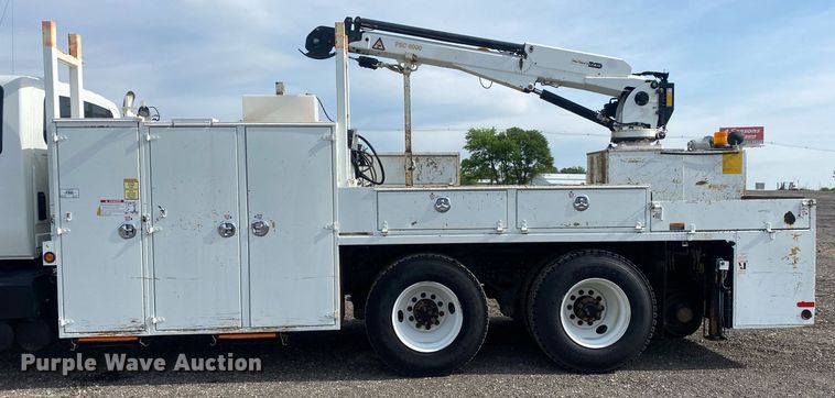 image for item KB9472 2009 International 7500  utility / service truck