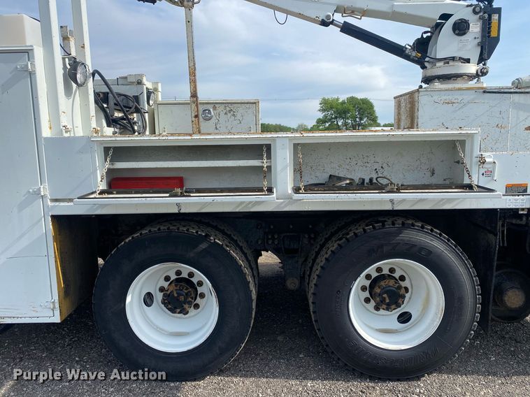 image for item KB9472 2009 International 7500  utility / service truck