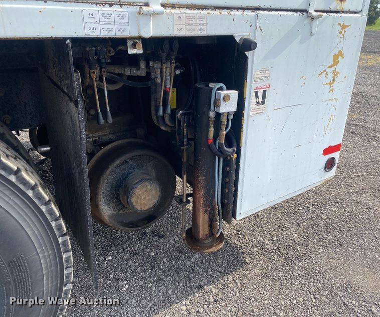 image for item KB9472 2009 International 7500  utility / service truck