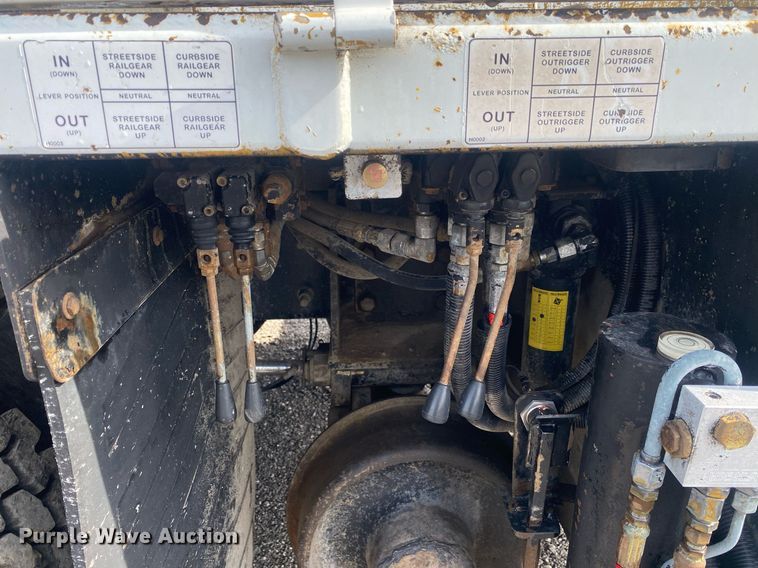 image for item KB9472 2009 International 7500  utility / service truck