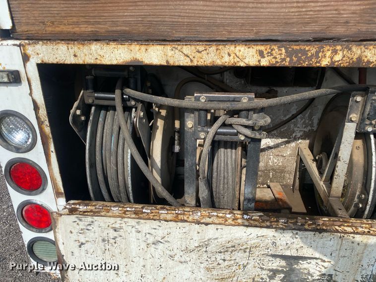 image for item KB9472 2009 International 7500  utility / service truck