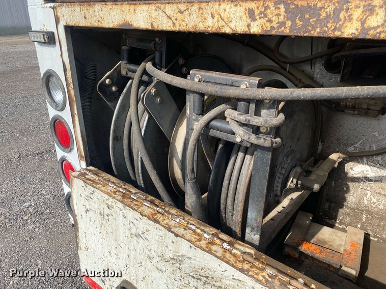 image for item KB9472 2009 International 7500  utility / service truck