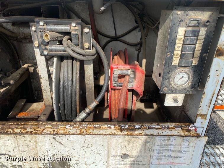 image for item KB9472 2009 International 7500  utility / service truck