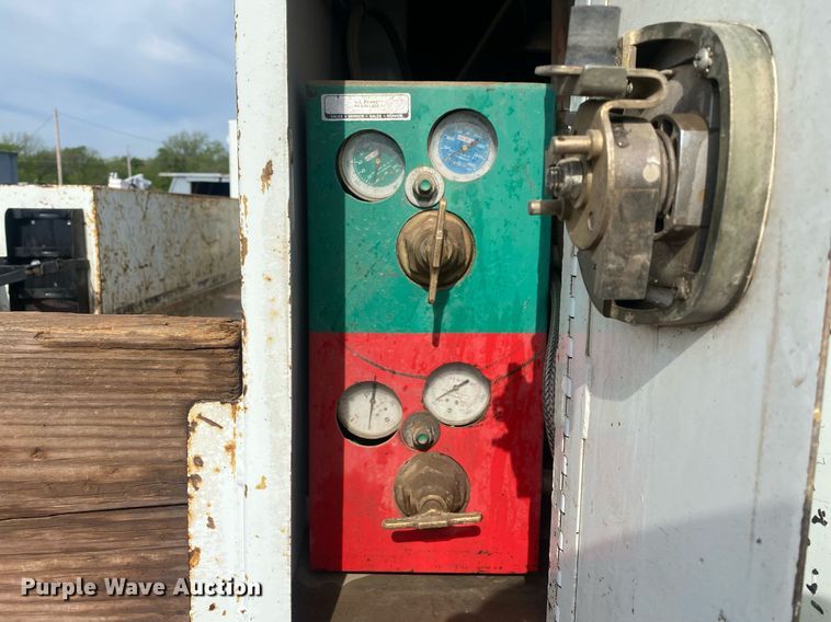 image for item KB9472 2009 International 7500  utility / service truck