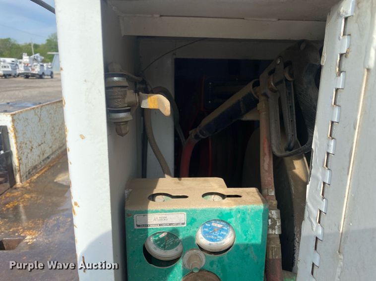 image for item KB9472 2009 International 7500  utility / service truck