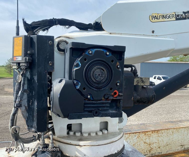 image for item KB9472 2009 International 7500  utility / service truck