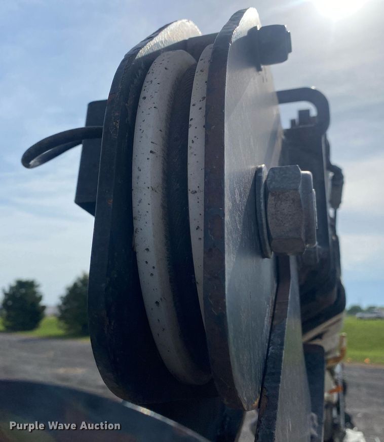 image for item KB9472 2009 International 7500  utility / service truck