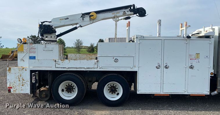 image for item KB9472 2009 International 7500  utility / service truck