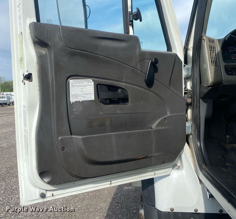 image for item KB9472 2009 International 7500  utility / service truck