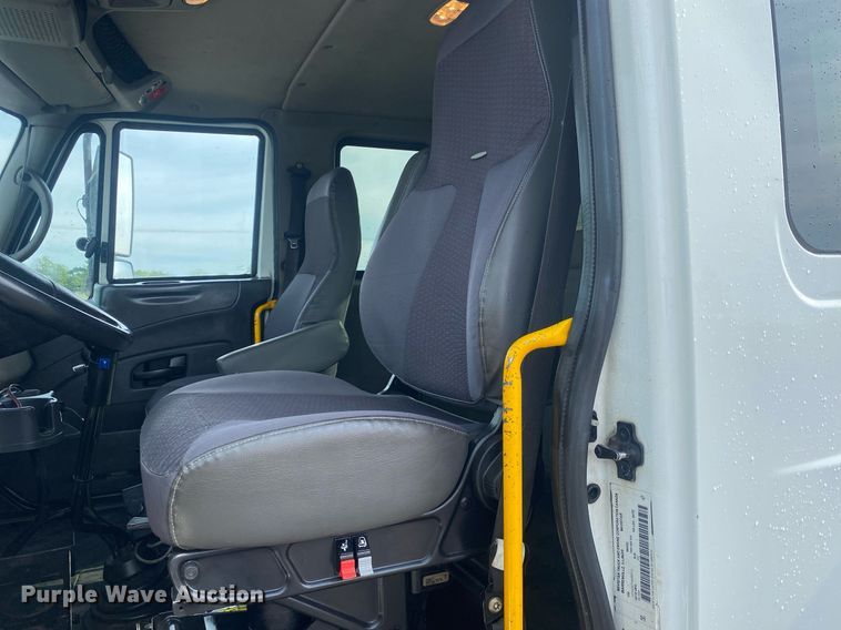 image for item KB9472 2009 International 7500  utility / service truck