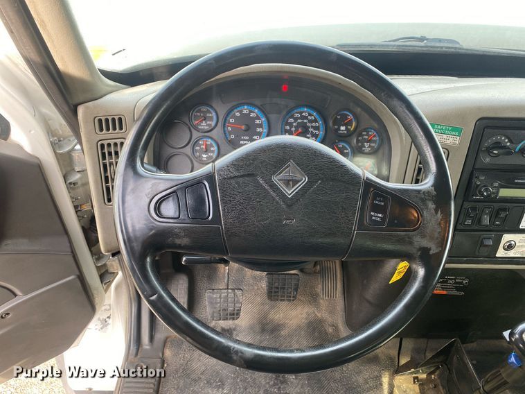 image for item KB9472 2009 International 7500  utility / service truck