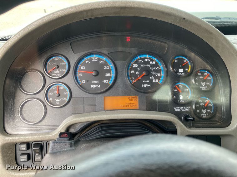 image for item KB9472 2009 International 7500  utility / service truck